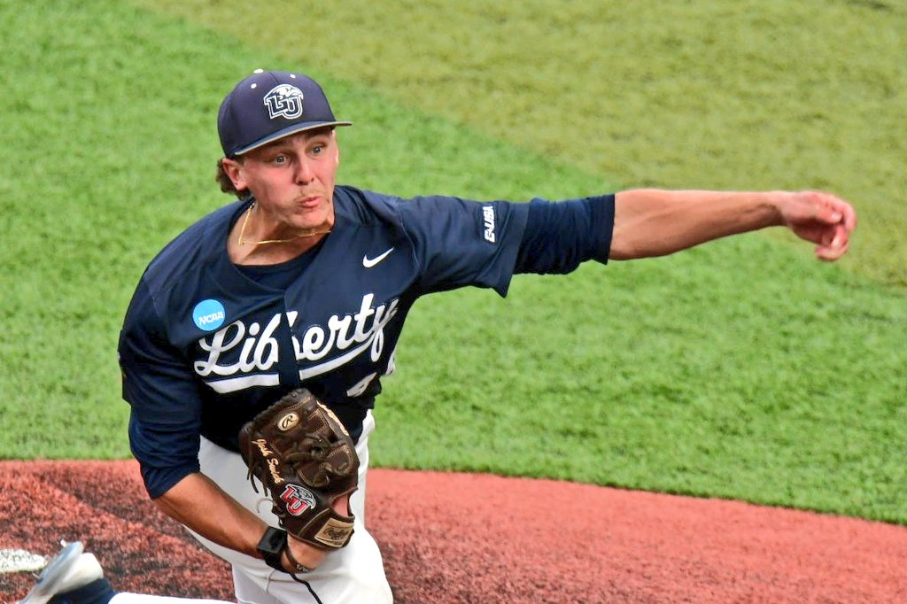 aaronfitt's tweet photo. Huge tip of the cap to @LibertyBaseball lefty Josh Swink for holding this outrageous Georgia offense to 2 runs on 3 hits over 5 IP of relief today. I wouldn't have thought any team would hold UGa under 10 runs this weekend, but Swink was nails. 

UGa leads 6-2, heading to B9. https://t.co/30xgwWI4KM