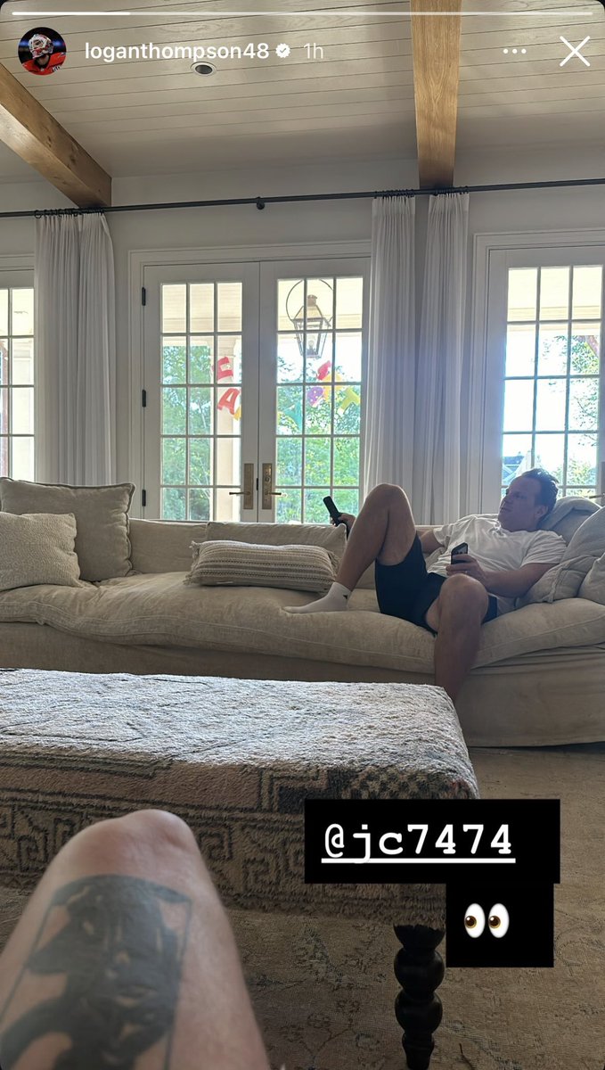 rmnb's tweet photo. Logan Thompson is hanging out with John Carlson tonight 👀

📸: loganthompson48/IG https://t.co/2kviVcBD8c