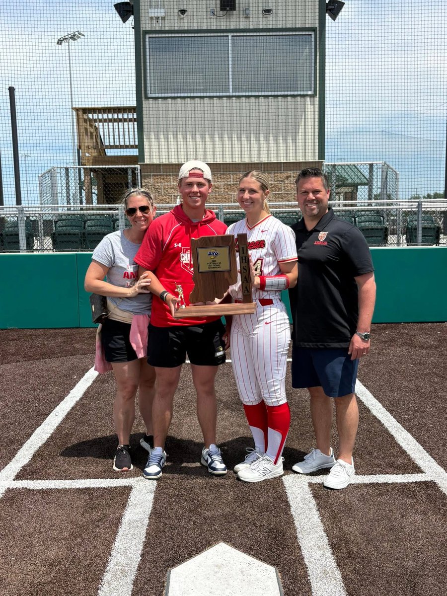 Sommer_Branigin's tweet photo. Sectional Champs! Proud of my @AHS59erSoftball girls! On to Regionals next week, let’s keep it going!
@IMG2010Langston 
@AcceleratedFas1 
@ExtraInningSB 
@CoastRecruits https://t.co/ova5wXP0Sk