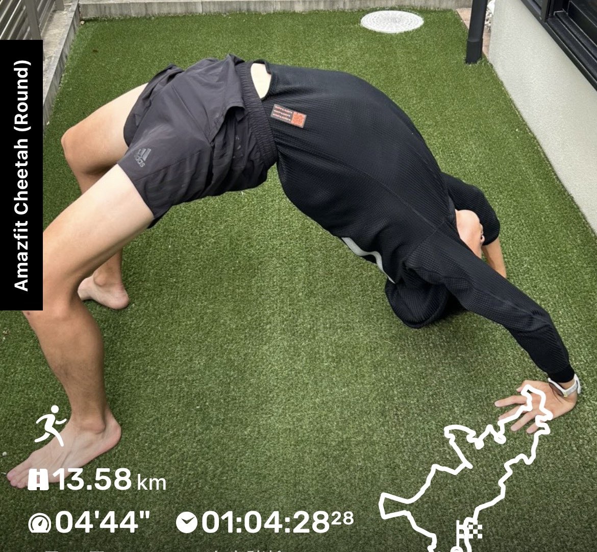 haruaking's tweet photo. 今日は思ったよりも涼しくて快適な朝ラン！
汗の量は昨日と雲泥の差(笑)
疲れで体は重いけども気持ちは軽い！
休日ランは最高！
#朝ラン #ランニング #マラソン #hoka  #ブリッジ https://t.co/RIc31ab6uH
