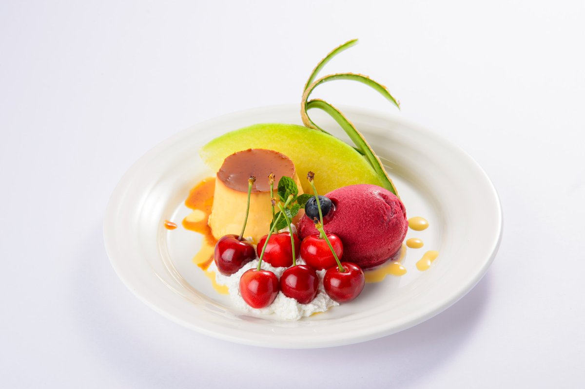 Fruit_Murahata's tweet photo. 6/1より、さくらんぼパフェを販売いたします。
美しく輝く山形県産『さくらんぼ』を使用。
爽やかな甘みと酸味のバランスをお楽しみください。

◎山形さくらんぼパフェ　￥3,300
◎山形さくらんぼとプリン　￥1,430
◎山形さくらんぼタルト　￥1,650
◎山形さくらんぼとワッフル　￥1,650 https://t.co/w5iYkC8fwA