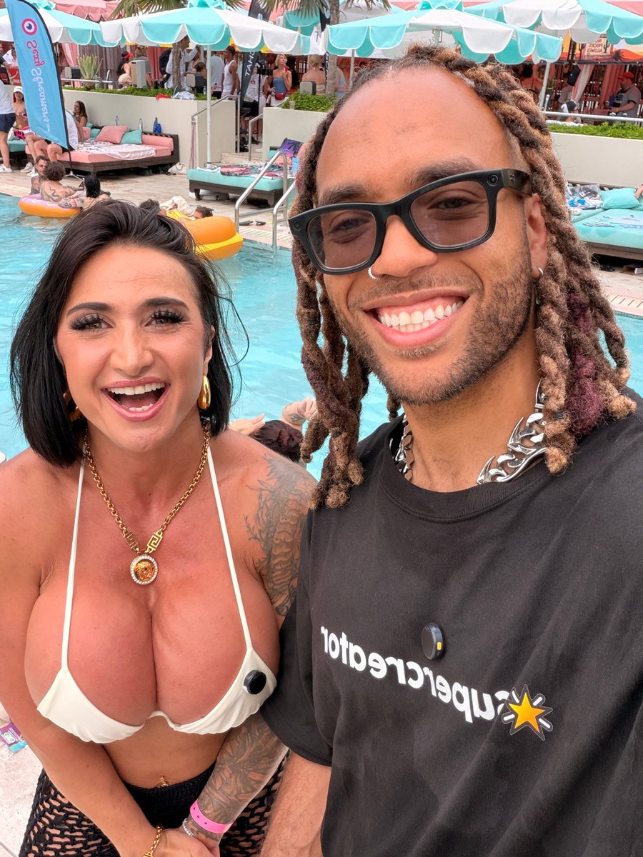 JaviTheMac's tweet photo. Me trying to keep eye contact while she’s stealing all the attention 😭☀️ @CherryDevivre @cherrydvrexxx
Thank you #Supercreator https://t.co/SscCVA3Azw