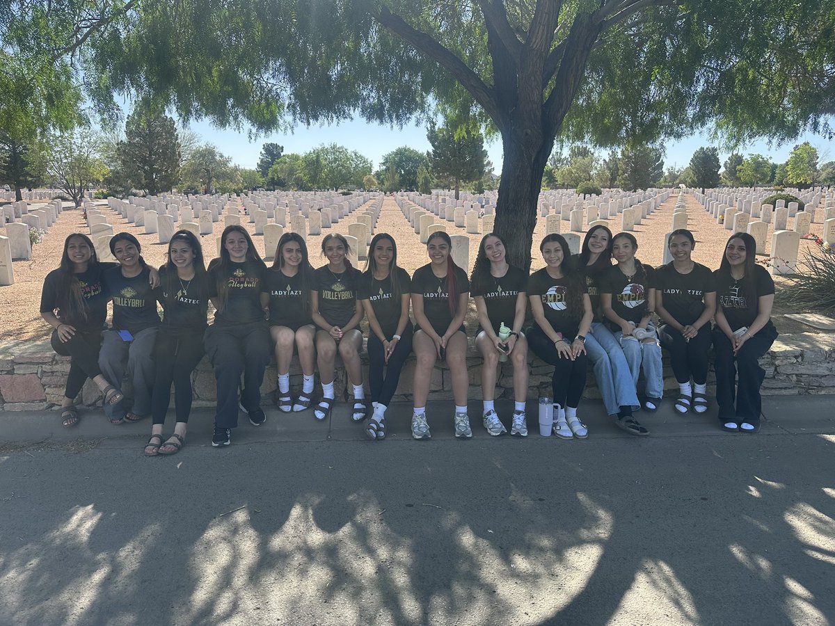 EDHS_Volleyball's tweet photo. Early morning volunteering at Ft. Bliss Cemetery! @EDAztecs_HS @Coach1Martinez @AReyes_HMS https://t.co/nzJ1EnepsT