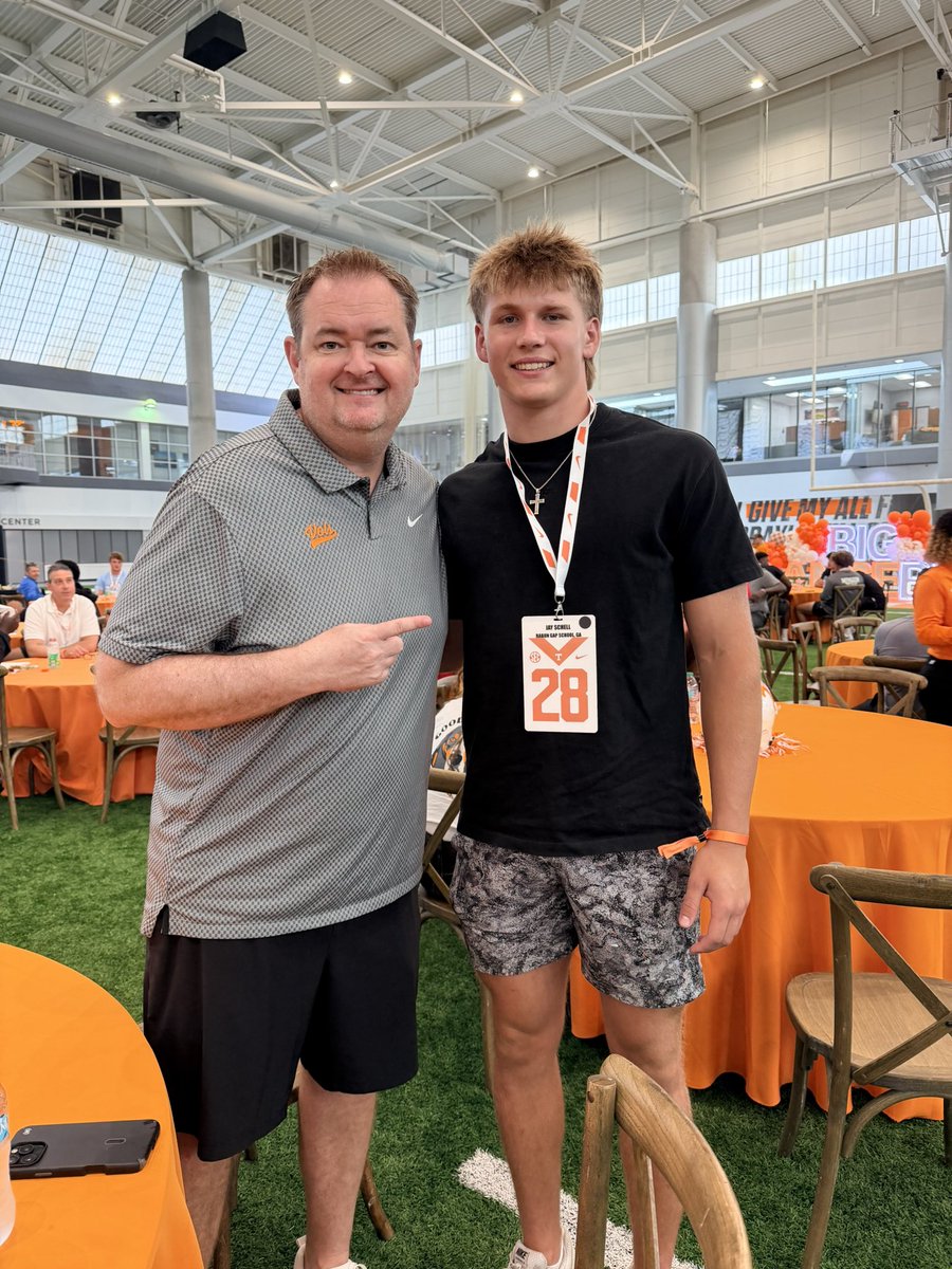Jayschell1015's tweet photo. Thank you @Vol_Football for hosting me and my family for the Big Orange BBQ!! We had a great time on #RockyTop !! #GBO🍊 #BUILT4ships 🦅 @RabunGapEagles @coachdtwhite @coachjoshheupel @CoachJimKnowles @WilliamInge1 @JohnGarcia_Jr @Coachcliff904 https://t.co/3J4KO4ecoj