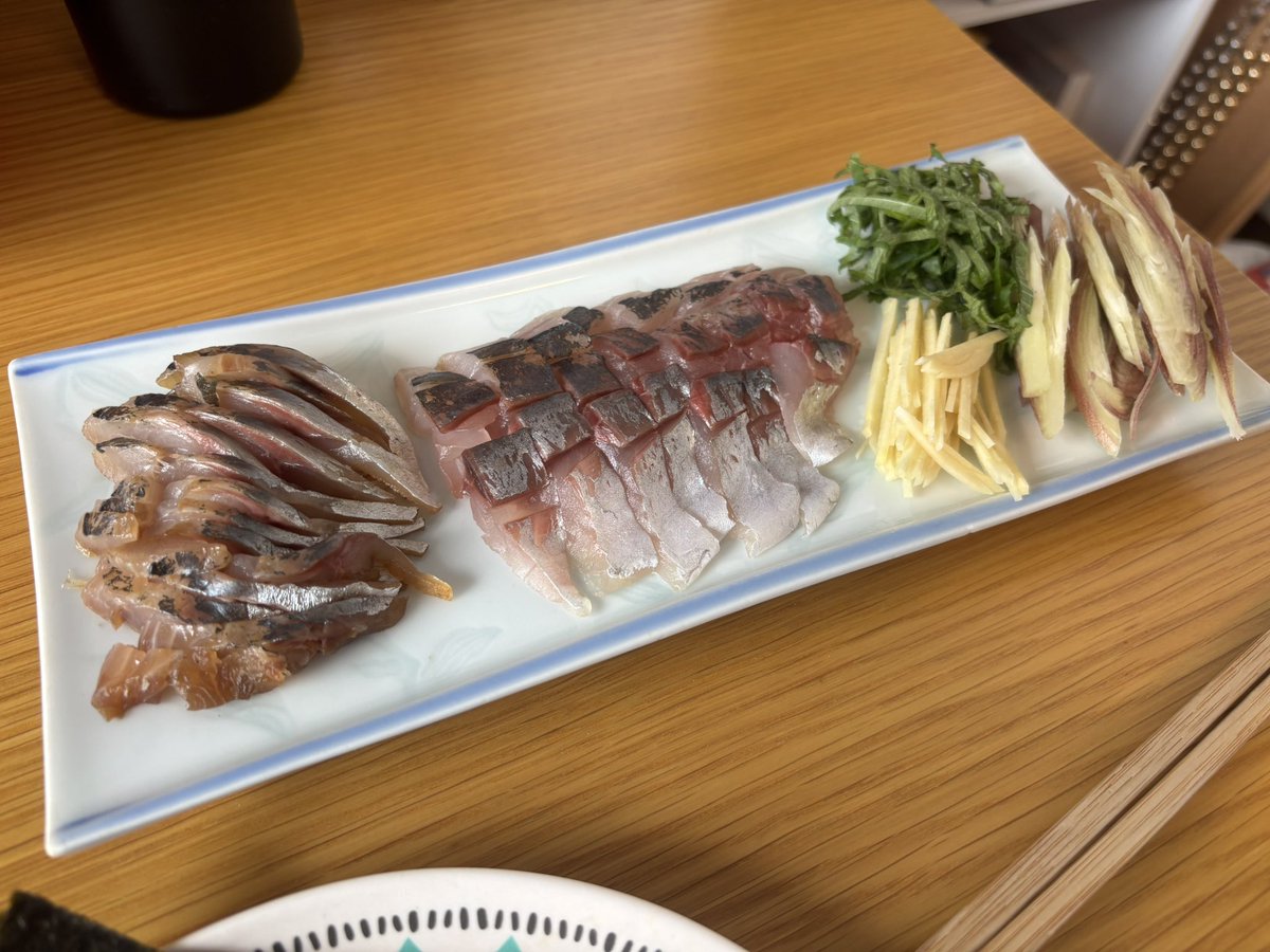 greenldorn's tweet photo. 昆布締めと漬けで手巻き&amp;出汁茶漬け
2食分いっぱい食べられて800円はやすい https://t.co/pDSMmTPc1S