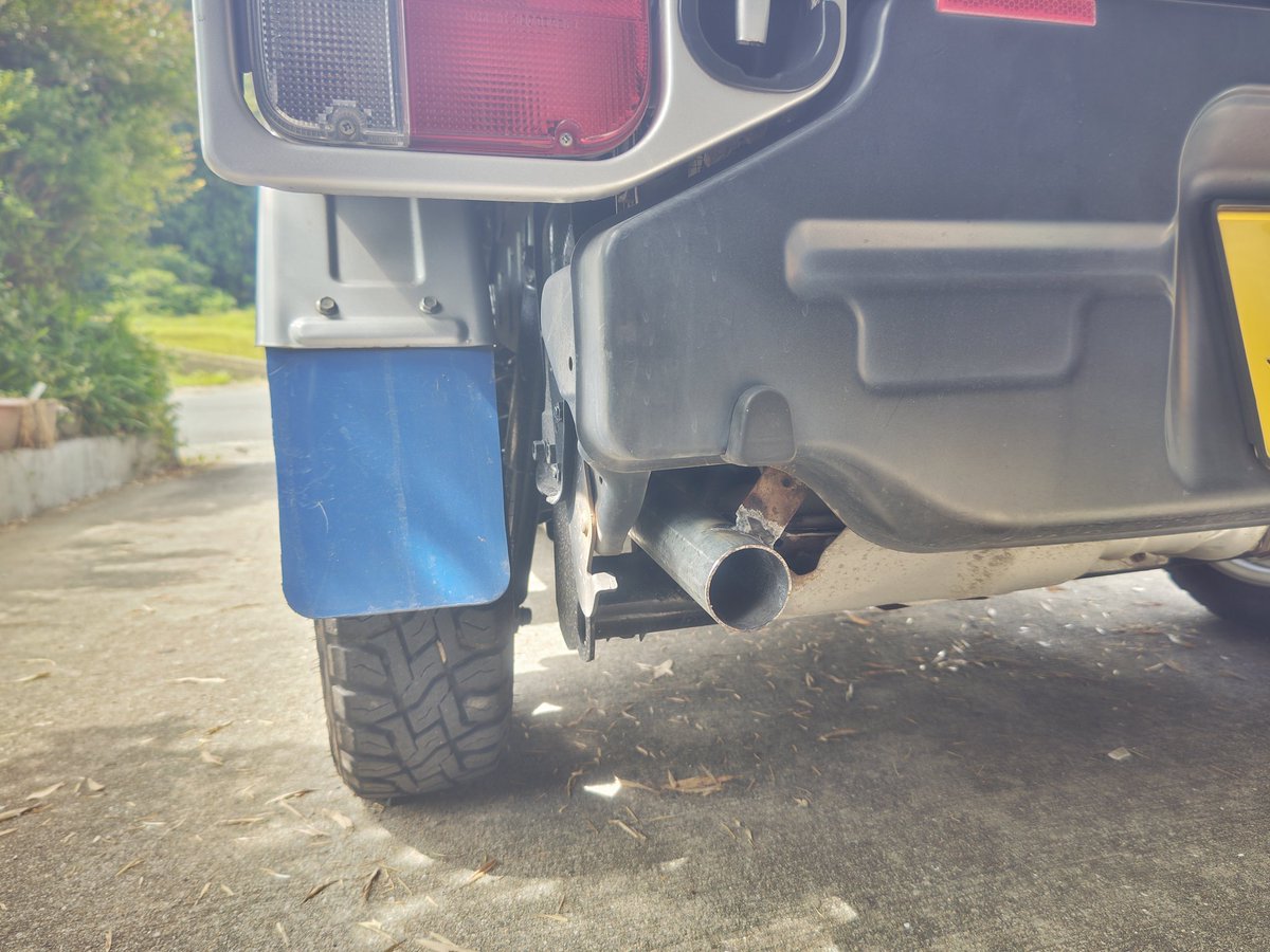 サンバーのマフラー新品、社外純正相当品でも6万円位との事で