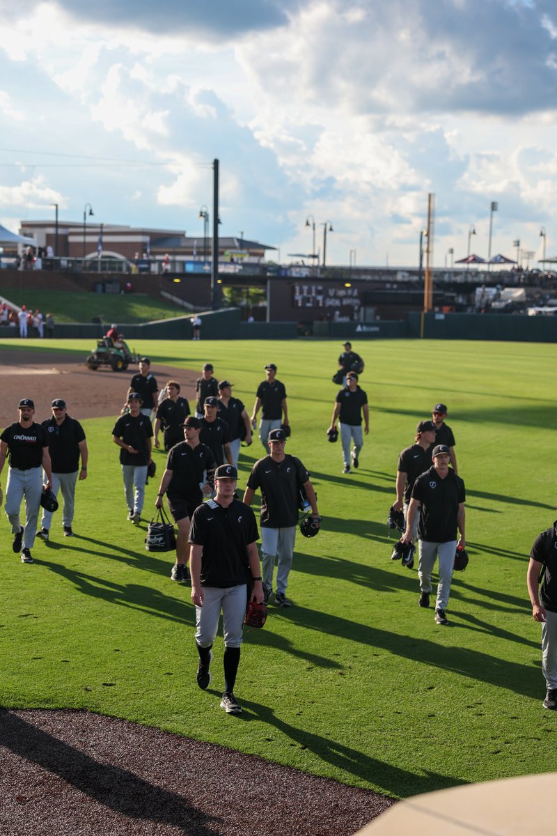 GoBearcatsBASE's tweet photo. Golden hour in Starkville 🌇

#Bearcats | #TenGames https://t.co/wVfnt4NPWd