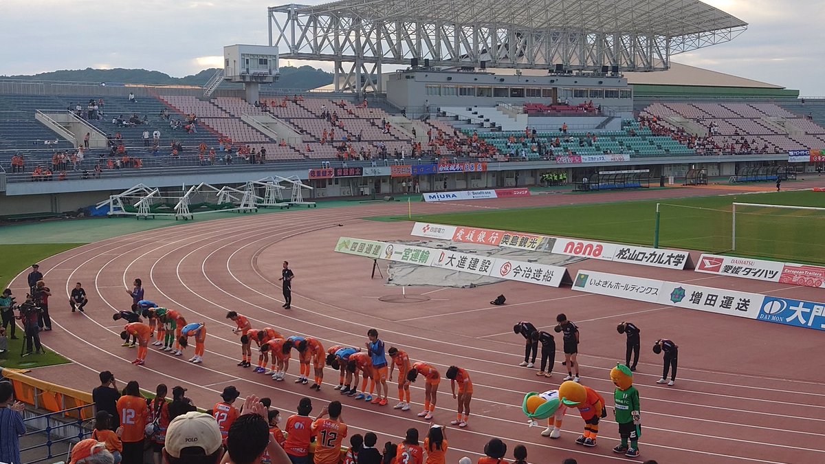 akikode's tweet photo. 試合後の感情は、、時と場合による
→今回は「悔しい、切ない」です

負けてアウェイ試合は心身ともにしんどいだろうけど、何かしらの確かな手応えと期待を掴んで終われるシーズンとなるように、最後まで頑張ってほしいです。
#愛媛FC https://t.co/I9qTvLeR0i
