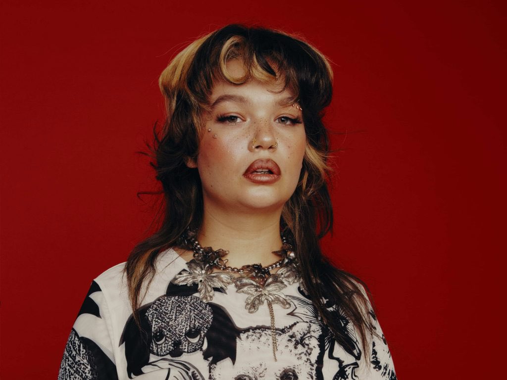 updatecultura's tweet photo. Lola Young é CONFIRMADA no Rock in Rio 2026 no dia 13 de setembro. https://t.co/OXmLMGog5h