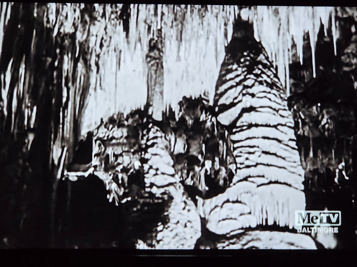 willieg21's tweet photo. Darn if that doesn't look like a album cover from YES.  #Svengoolie https://t.co/Umkrmez2t3