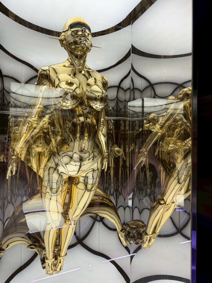 _________238's tweet photo. Hajime Sorayama✨🪐
愛媛県今治市出身、、誇りです、、 https://t.co/0XlNm8Jjcd