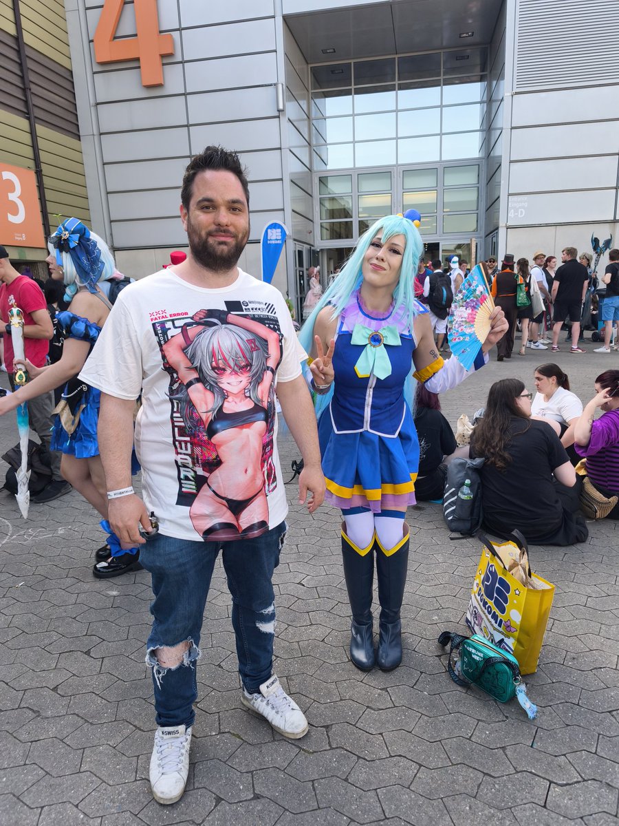 grimghul's tweet photo. Aqua aus Konosuba gesehen xD #dokomi #dokomi2026 https://t.co/5lVrUYktVD