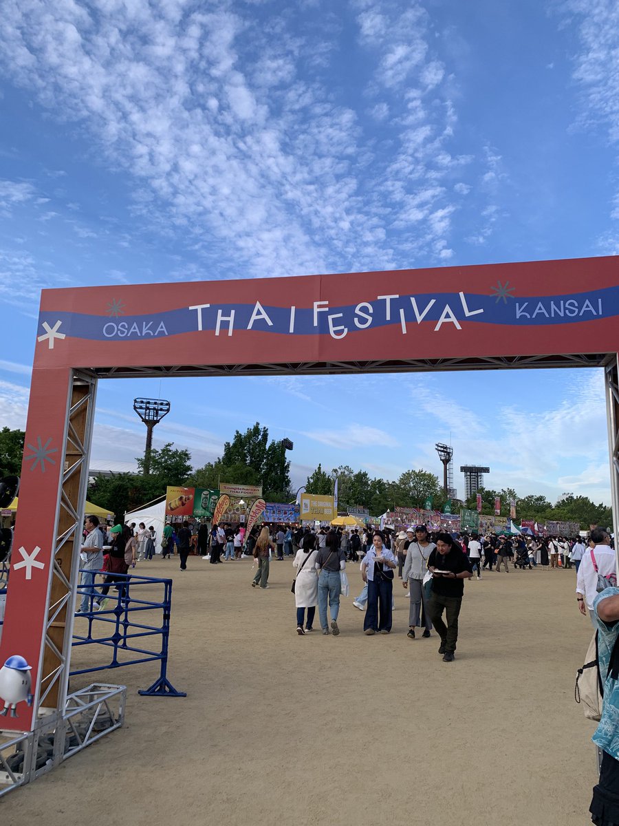 mikamiemi's tweet photo. タイフェス大阪、密やかにチュッタイ着て参戦しておりました、長居公園初だったが城公園と同じく足元砂まみれ https://t.co/BE9JjE1q5U