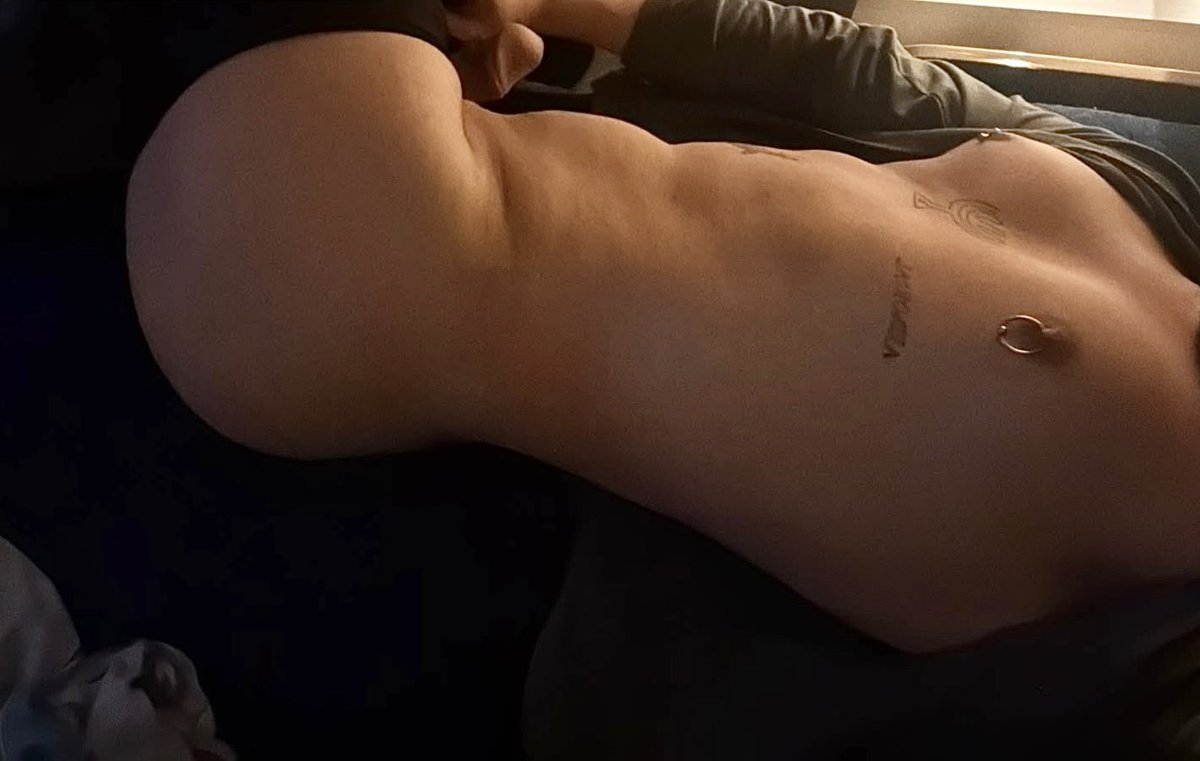 versarthu's tweet photo. Essa rede tá um flop tão grande q tá chato 
🍆🍑✊🏻💦

#PINTOSAWARDS
#PINTOAWARDS
#BROTHERAGEM https://t.co/PgTH3vI9O9