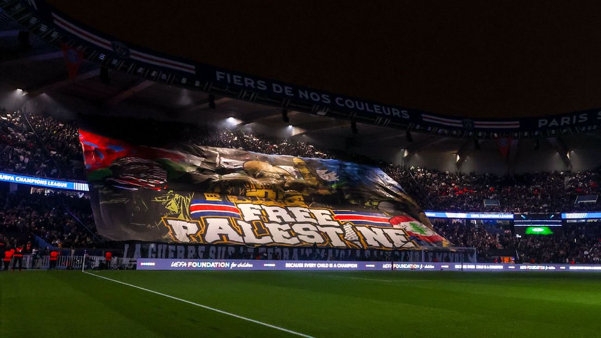 JimmyJ4thewin's tweet photo. PSG fans are standing on the right side of history. 🫡 https://t.co/F2EFMwOtjh