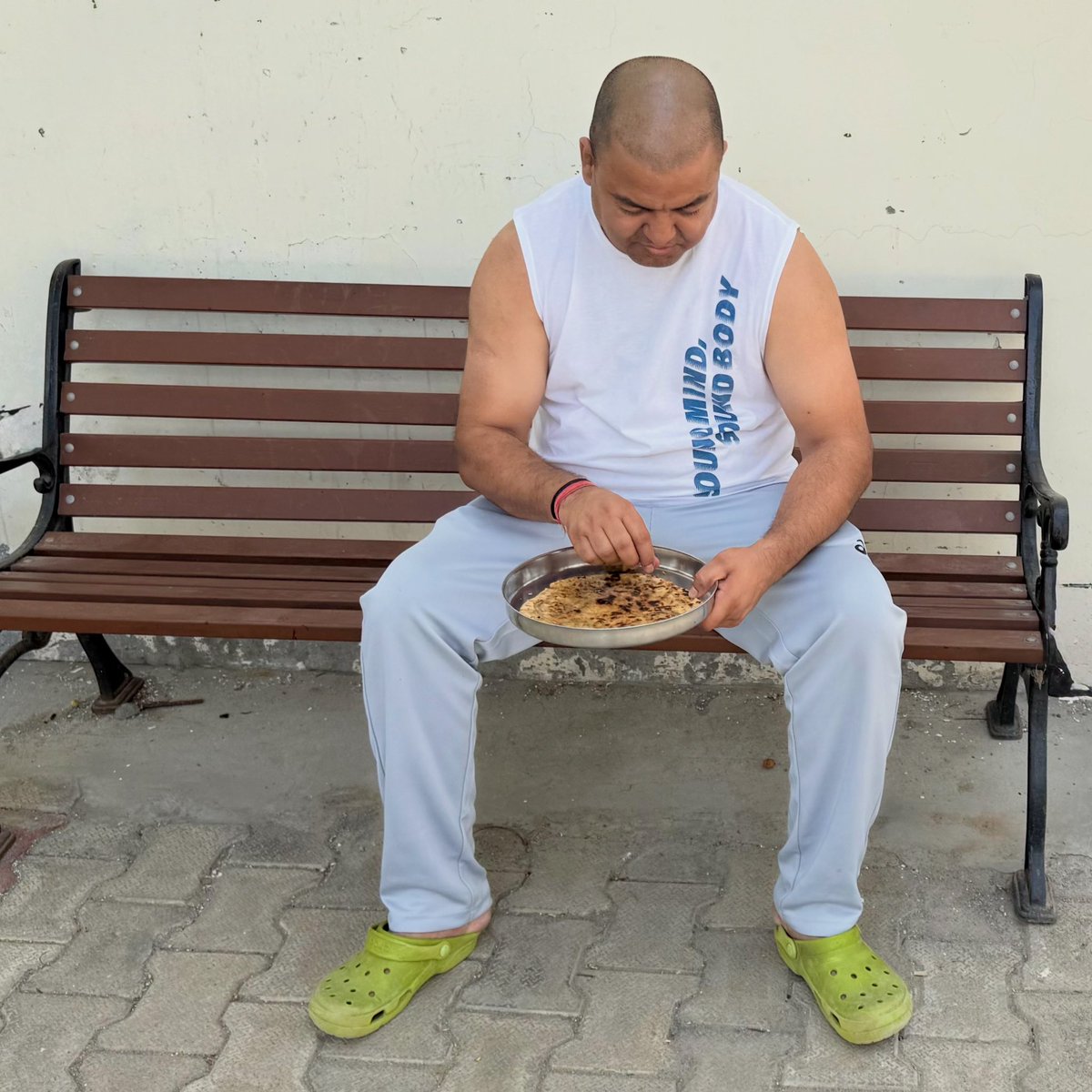 Akhilkumarboxer's tweet photo. दिमाग को खूब पढ़ाना लेकिन दिल को हमेशा “अनपढ़” ही रखना  ताकि भावनाओं को समझने में हिसाब किताब ना करे ।

#DoGoodHaveGood https://t.co/72Ocr2RA4g
