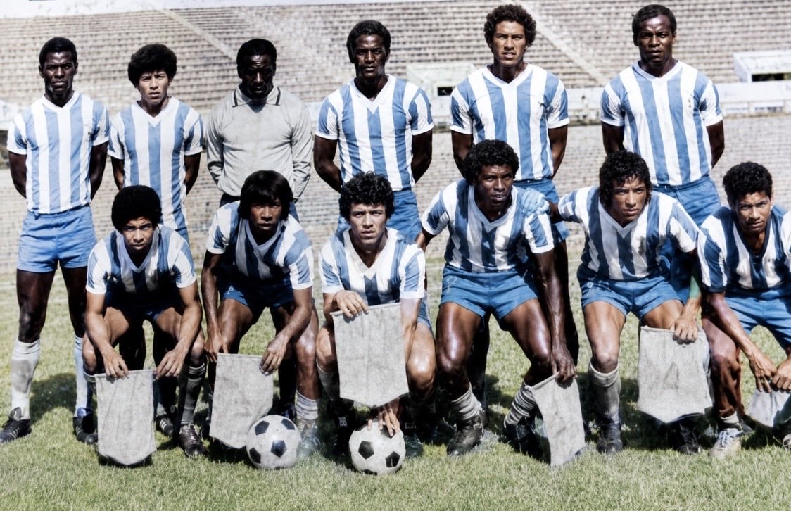 hrzelaya's tweet photo. Selección Sub 20 Mundialista de Túnez 77 (Costly, Zelaya, Arzú, Bayley, Batancourd, Yerwood, Candú Palma, Maradiaga, Barahona, Sambulá, Cáceres y el utilero Peyito. Invisible el maestro Popo Godoy . ( imagen tomada de la Revista Al Marco) https://t.co/qGzDUtwrF7
