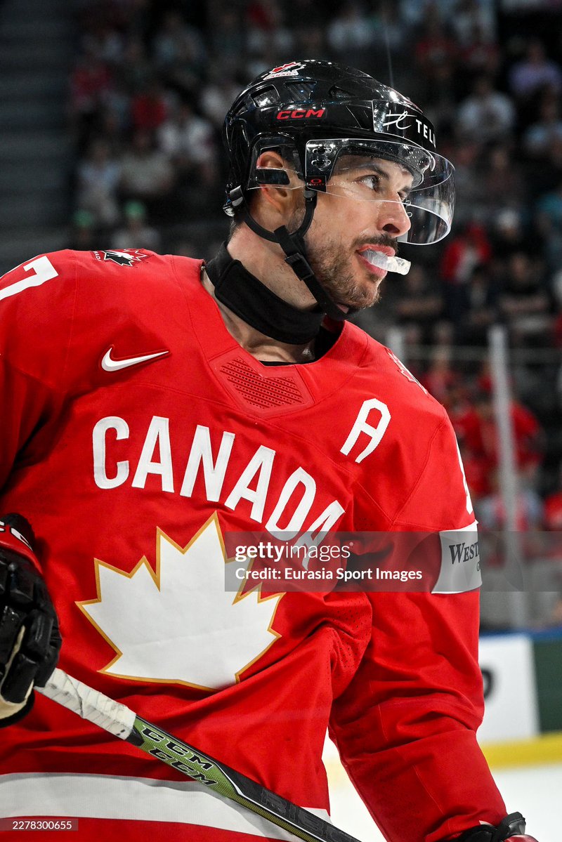 iheartartrick's tweet photo. sidney crosby looking hot to cure our sadness https://t.co/Yn77FGlv8S