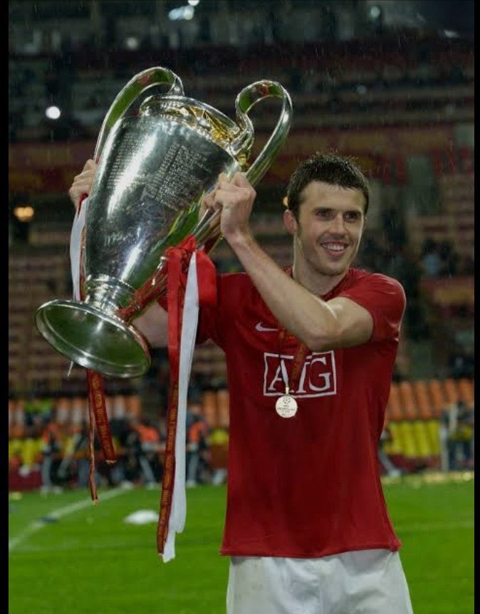 Bruno21Assists's tweet photo. My manager                           Your manager https://t.co/IqZw3rU8U4