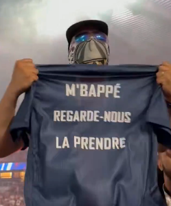 TouchlineX's tweet photo. 🚨 𝗡𝗘𝗪: A PSG fan in Budapest after the UCL final, with a shirt that says:

"MBAPPÉ, WATCH US WIN IT!" 🏆 https://t.co/2BPVKlrpRz
