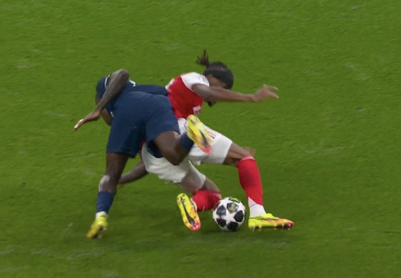 Diego_Leon_hq's tweet photo. 🚨🗣️ Ian Wright supports the referee after Arsenal’s Champions League final defeat to PSG

🗣️ “I’ve watched football for many years, and tonight I didn’t see controversy. The referee handled the game well.”

“The Madueke incident was not a penalty for me. There wasn’t enough in it, and those challenges happen in finals.”

“I don’t think the referee influenced the result at all. PSG were simply better when it mattered.”

“Most of the decisions were consistent on both sides, and Arsenal cannot blame officiating for the outcome.”

“A Champions League final must be decided on the pitch, and tonight PSG earned their victory fairly.”