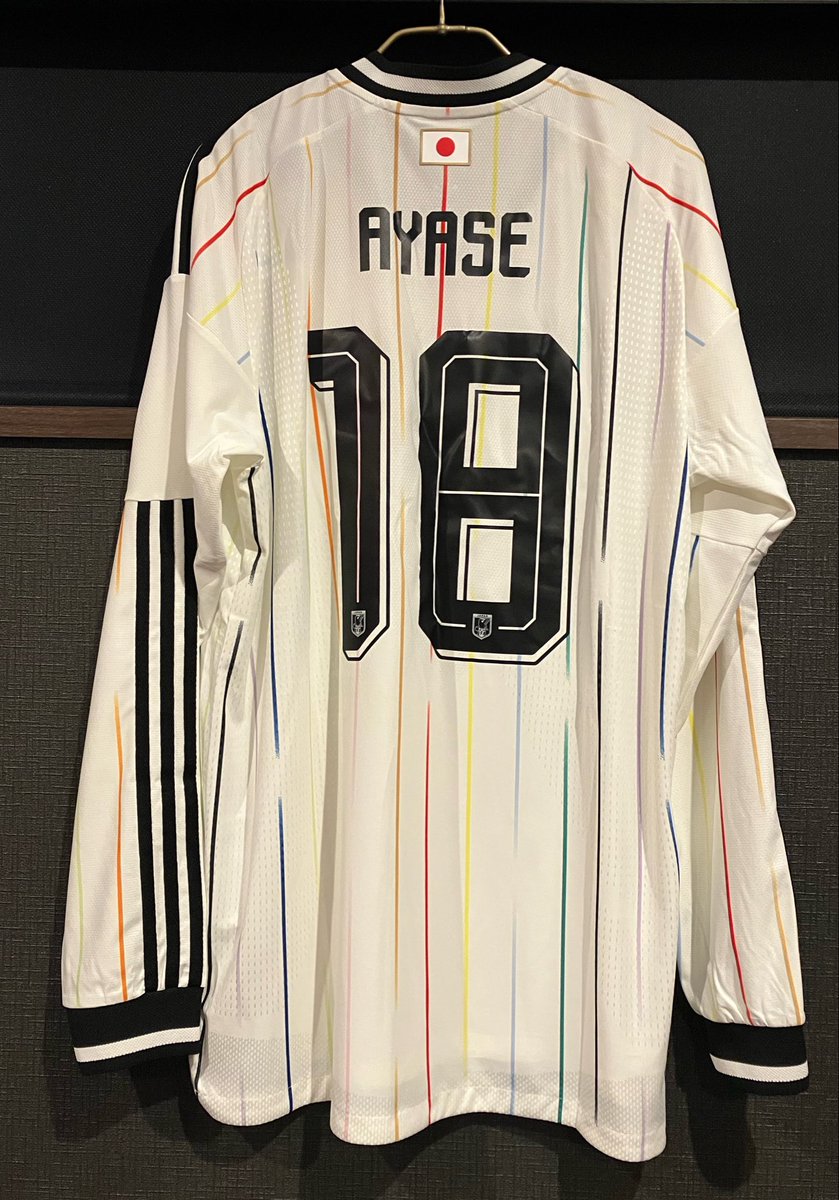 今回のW杯はこのユニフォームで応援です。 アウェイオーセンティック