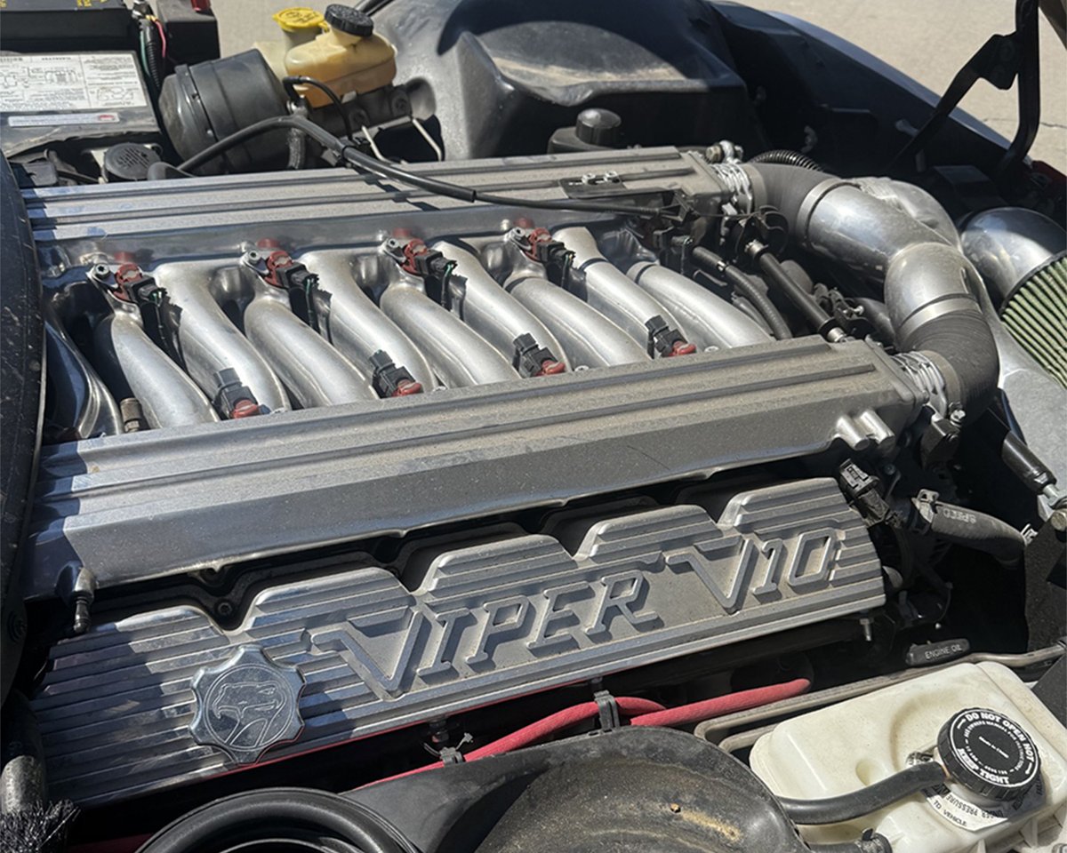 Barrett_Jackson's tweet photo. Buckle up for a good time! This 2000 @Dodge #Viper RT/10 roadster is powered by an 8.0-liter V-10 engine with a Paxton Novi 2000 supercharger and six-speed manual transmission. Join the docket for the 2026 Columbus Auction, June 25-27.

Learn more: https://t.co/JCUd0Mr2H9 https://t.co/a2x9ysNMUu