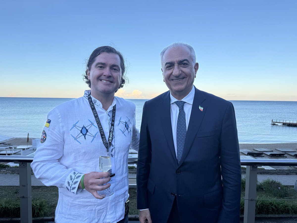 nother_fella2's tweet photo. @NaghmeL @odesaforum Indeed; first ever photo of a NAFO fella and the Shah together?! https://t.co/NJm7X99DCV