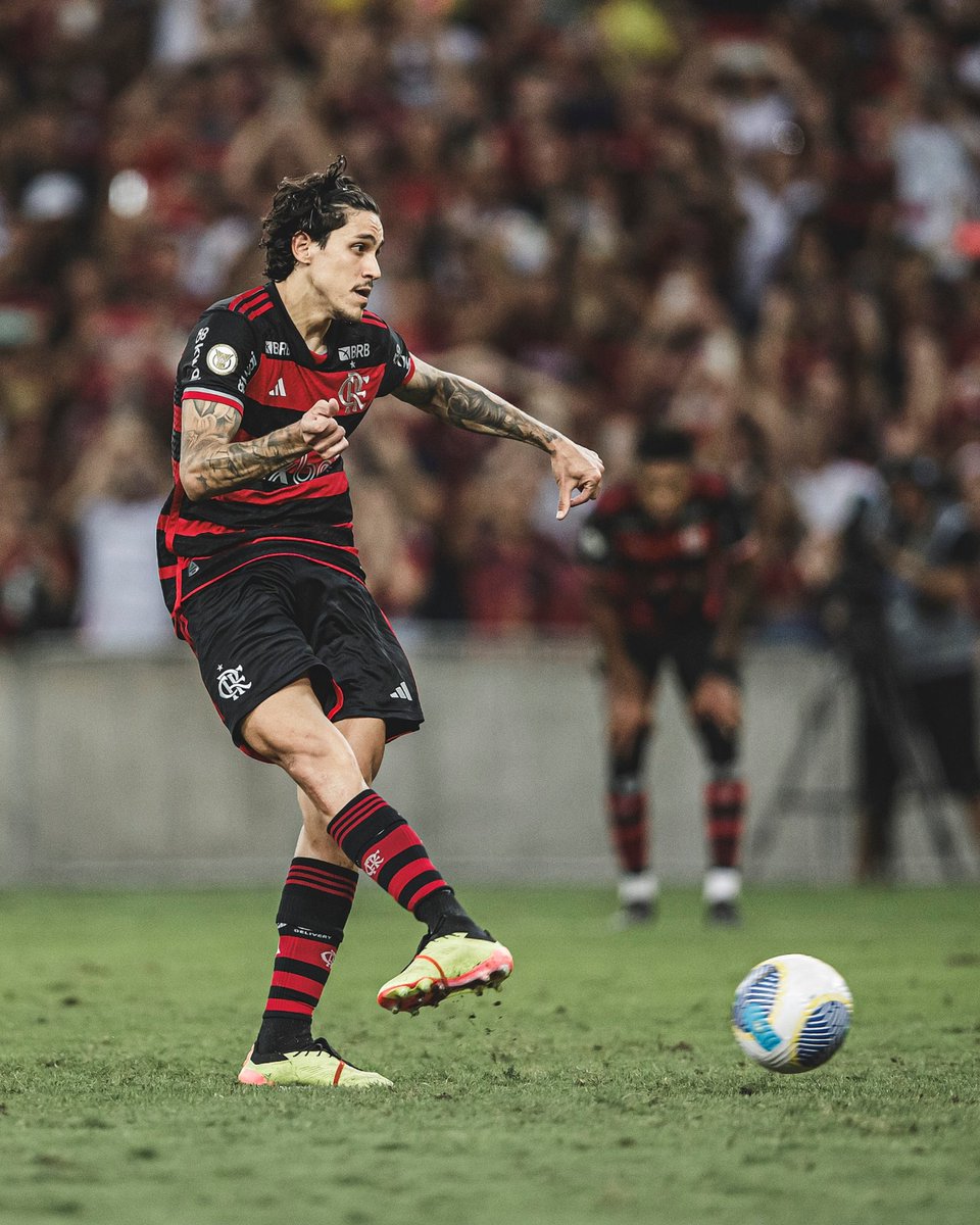 Viviane22119411's tweet photo. 1º tempo @Pedro9oficial dar assistência a Samuel Lino e no 2º tempo é Pedro que faz o gol com assistência de Lino. Essa dupla tá bem afiada em campo. O arco e a flecha Nação Rubro-Negra. #FLAxCOR #flaxcor #brasileirão2026 https://t.co/dXWmgq8Bzd