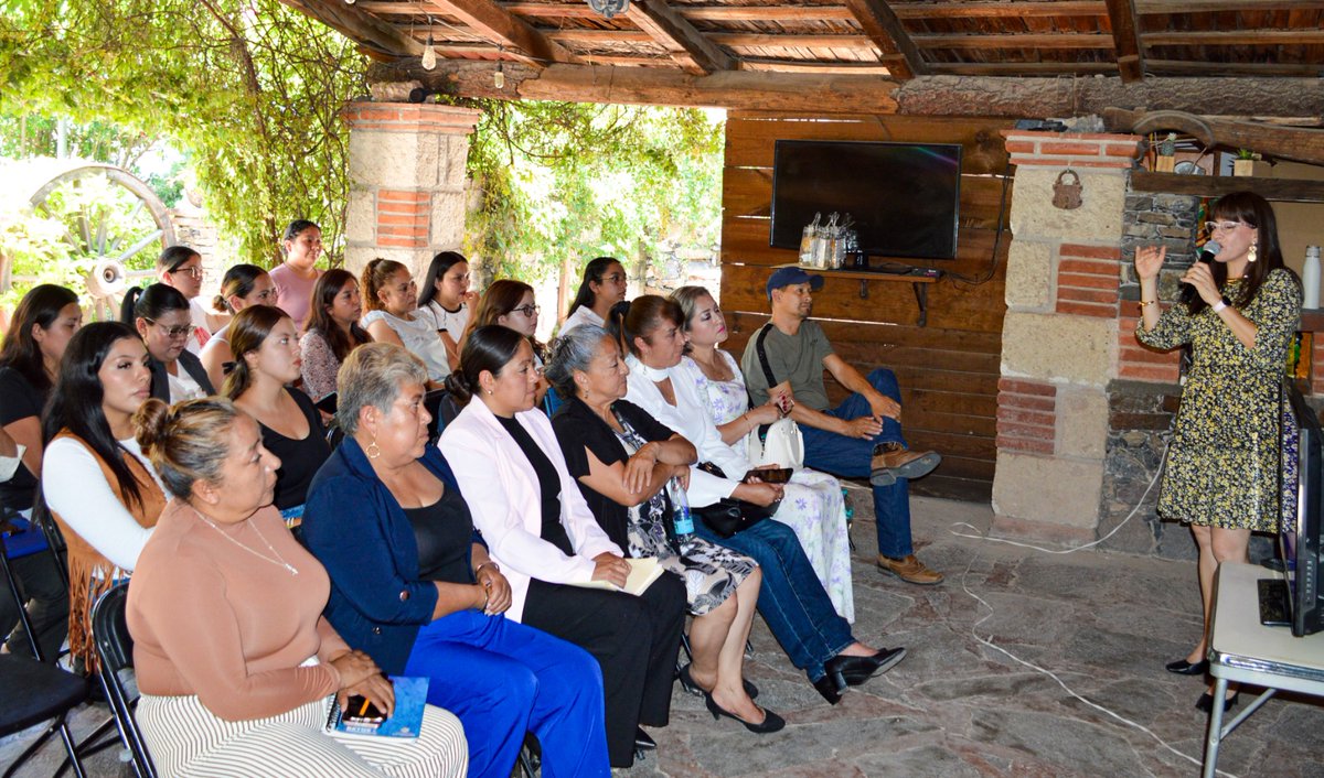TEEQRO's tweet photo. En esta ocasión a solicitud del Municipio de Peñamiller, el Tribunal Electoral del Estado de Querétaro impartió la conferencia “Violencia política contra las mujeres en razón de género en los ayuntamientos. https://t.co/ZaU36LfPUH