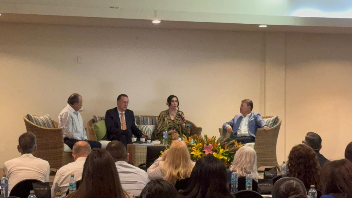 Grace_Pompa's tweet photo. Agradezco al Lic. Erich Kaufmann titular de la Notaría 31 de San José del Cabo y a la CP Henia Cisneros por la invitación a participar en el seminario de actualización en prevención de lavado de dinero, un gusto compartir panel con los Notarios Heriberto Castillo y Héctor Galeano https://t.co/lmeo7pfkYW