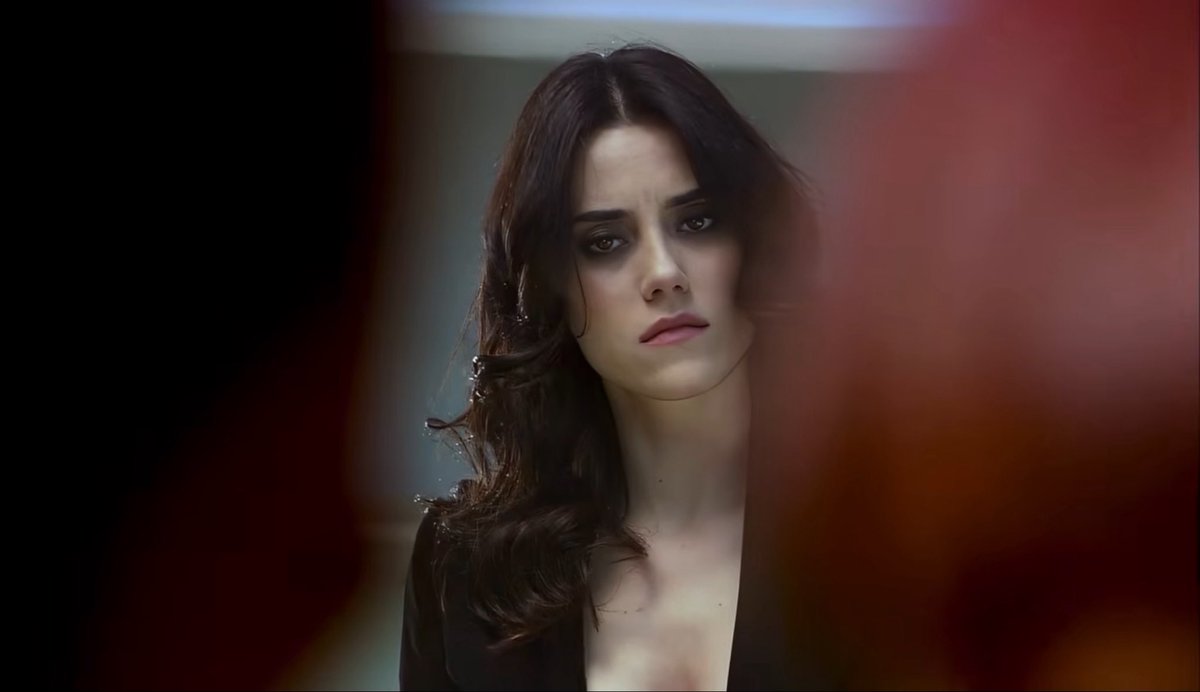 Anttseverafterr's tweet photo. The way they have captured her is everything 
Probably one of the best direction of fl in a dizi 
Also Cansu Dere the Woman you are >>>> https://t.co/DT5lg6ez94