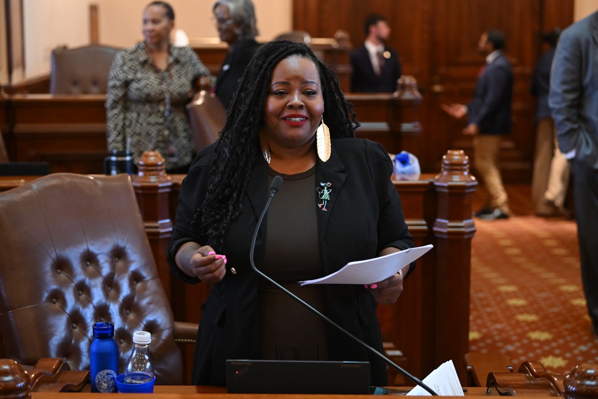 SenLCollins's tweet photo. To help Illinois residents access treatment for conditions like cancer, polycystic ovary syndrome and other disorders, I advanced a measure that would require health insurance plans to cover up to a six-month supply of prescription hormone therapy.

More: https://t.co/z2E0DqtGvx https://t.co/YxLppFciaF