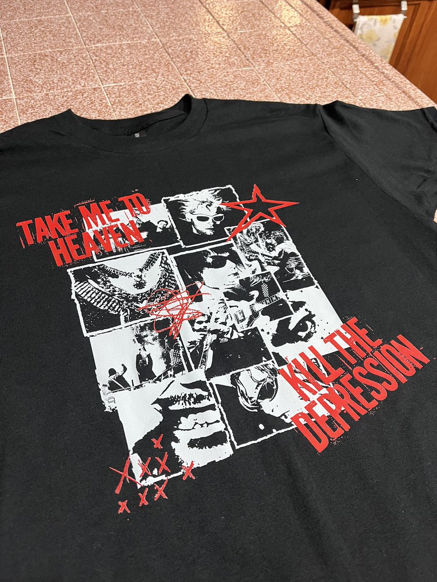 REDLINECLIFFORD's tweet photo. ⭐️GIVEAWAY TIME⭐️
i’m gonna be giving away TWO of these shirts i made to 2 of you guys!! all u have to do is follow my art account on ig where i post all my graphics &amp; put the screenshot that you followed in the replies here !! 
giveaway will close JUNE 5 :D https://t.co/cmPaeZpiyy