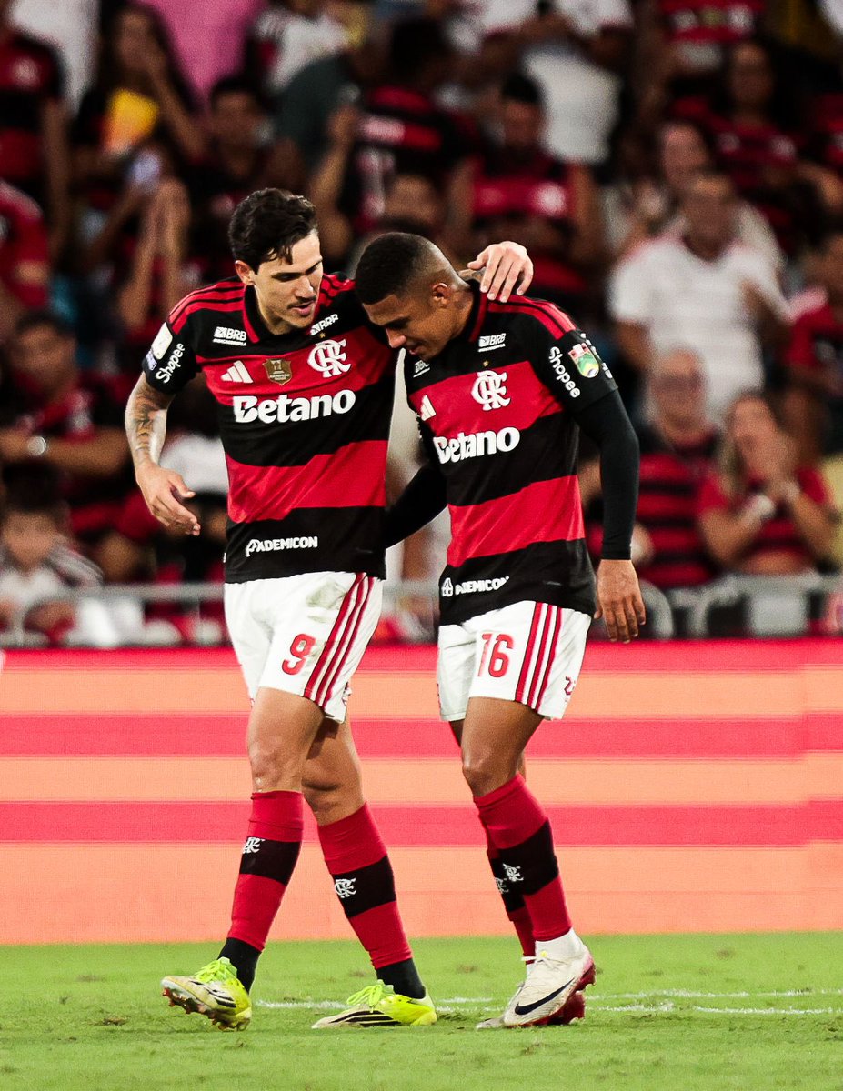 CentralFlaNacao's tweet photo. QUE DUPLA!!! ❤️🖤 https://t.co/QEnoMdKGdj