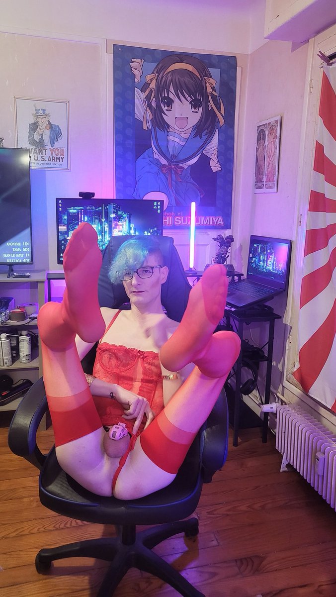 ClaireRed56's tweet photo. @SaraSubmissive Yes !
Nylons, high heels and chastity are so confortable ! https://t.co/Qhxj9YRzzl