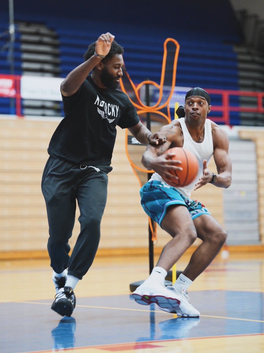 DhawkeyeMedia's tweet photo. Results going show if you keep working 📈 📸 : Dhawk Media 
.
.
(How to sign up) ⬇️
📲 DM US
🤳 TEXT 859-267-3131
✉️ Dhawktraining@icloud.com

#kykid #dreambig #grind #basketballtraining https://t.co/tlp6oA7Bjx