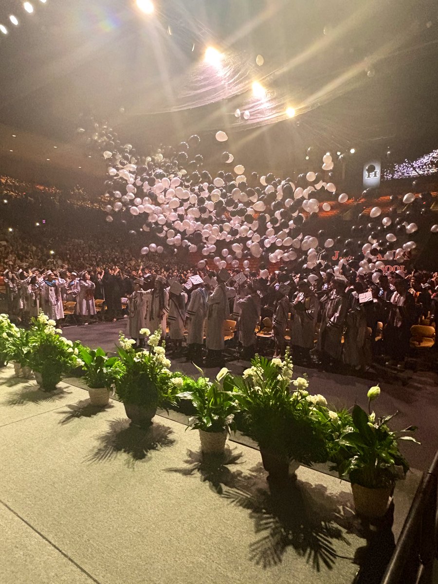 JMHanksHigh's tweet photo. Congratulations to The Kingdom of 2026!! Go out and conquer the world!

We love you and there’s nothing you can do about it! 🎓🏰 https://t.co/UFLPxrndrW