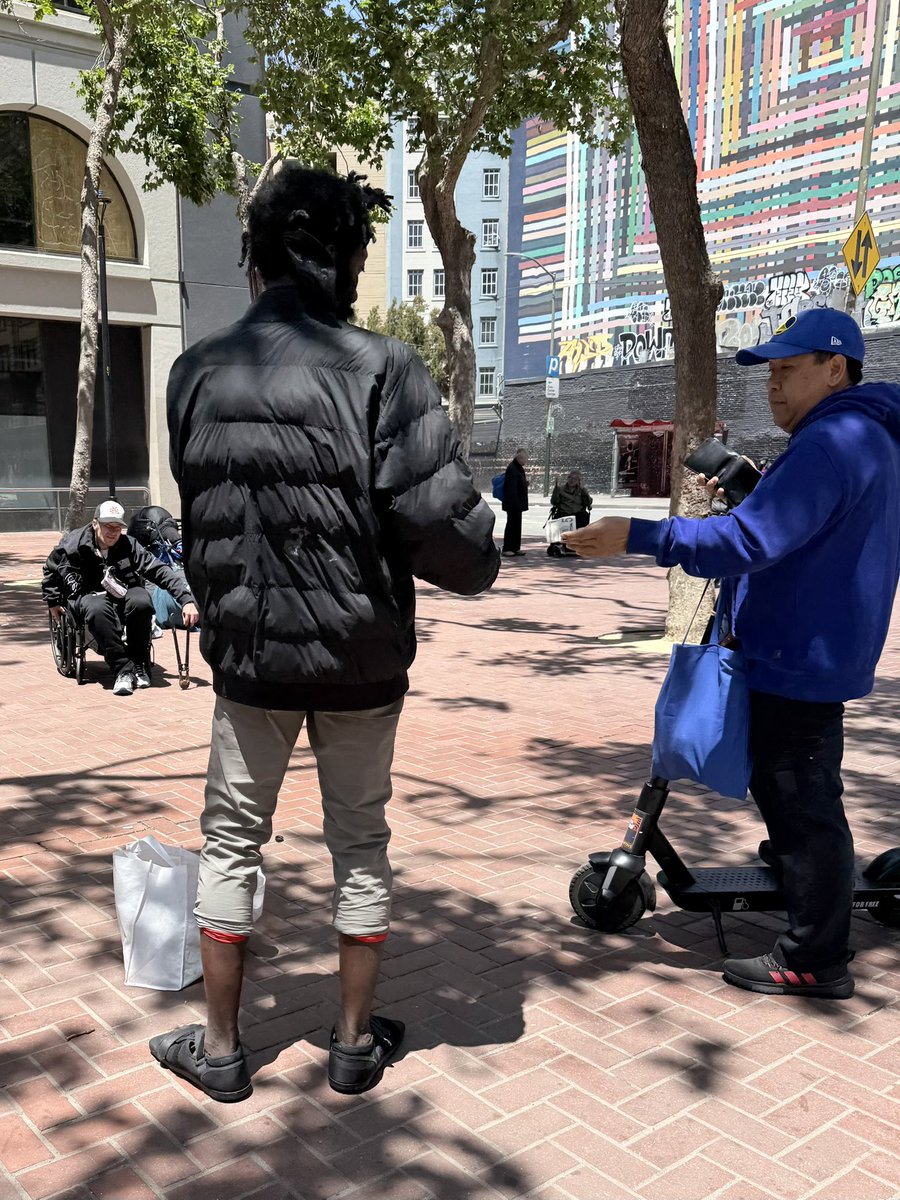 dbofsf's tweet photo. Stolen wine for drug money @SFPD @SF311 @DanielLurie 

Same location: 7th and Market https://t.co/a42Q6LpAqX