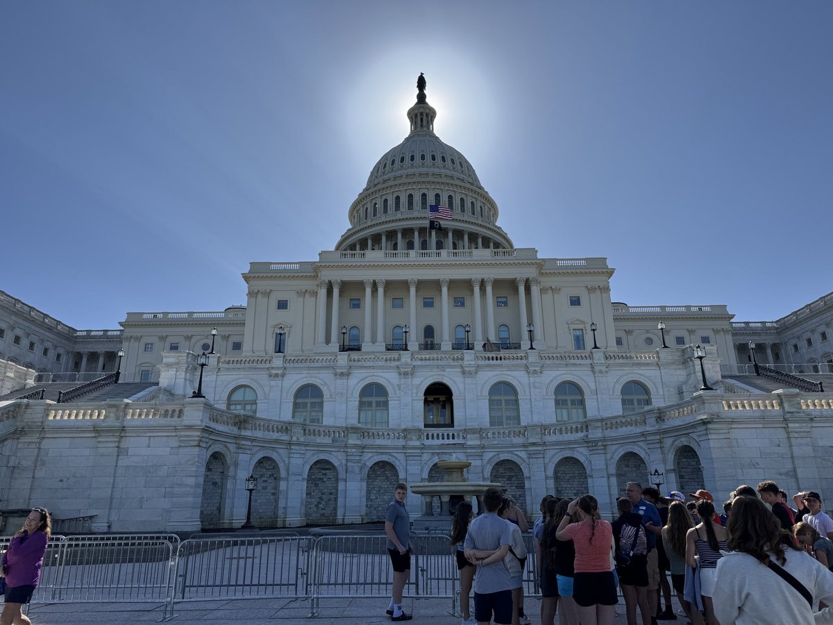 MrsArteman's tweet photo. Capitol Tour, Library of Congress, Supreme Court Building - busy morning' https://t.co/wpHlOb3heo