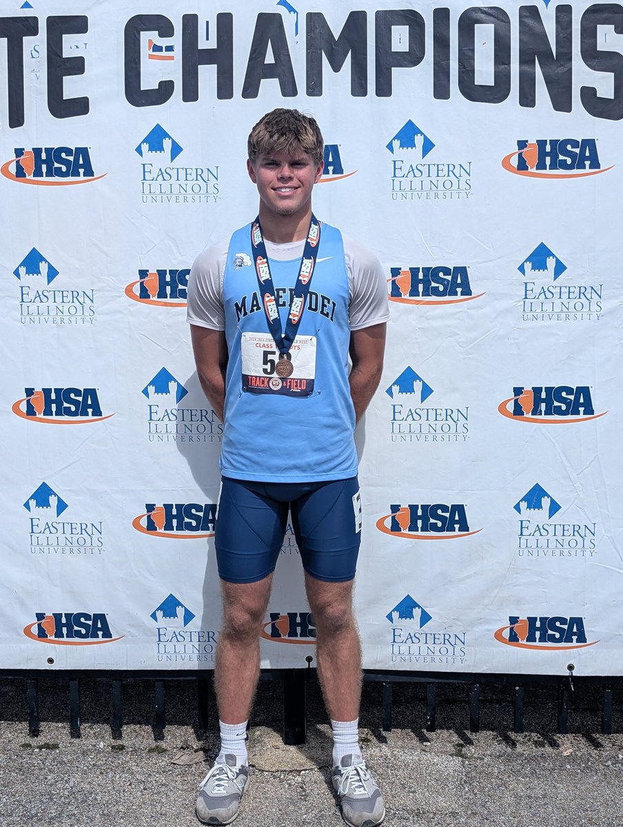 MDKnightsTF's tweet photo. In his last high school race Reagan Woomer becomes a state medalist &amp; shatters his own 400 m record! 49.79 
Great kid, with a great future!! ⚡⚡ https://t.co/ahTdMN4uTf