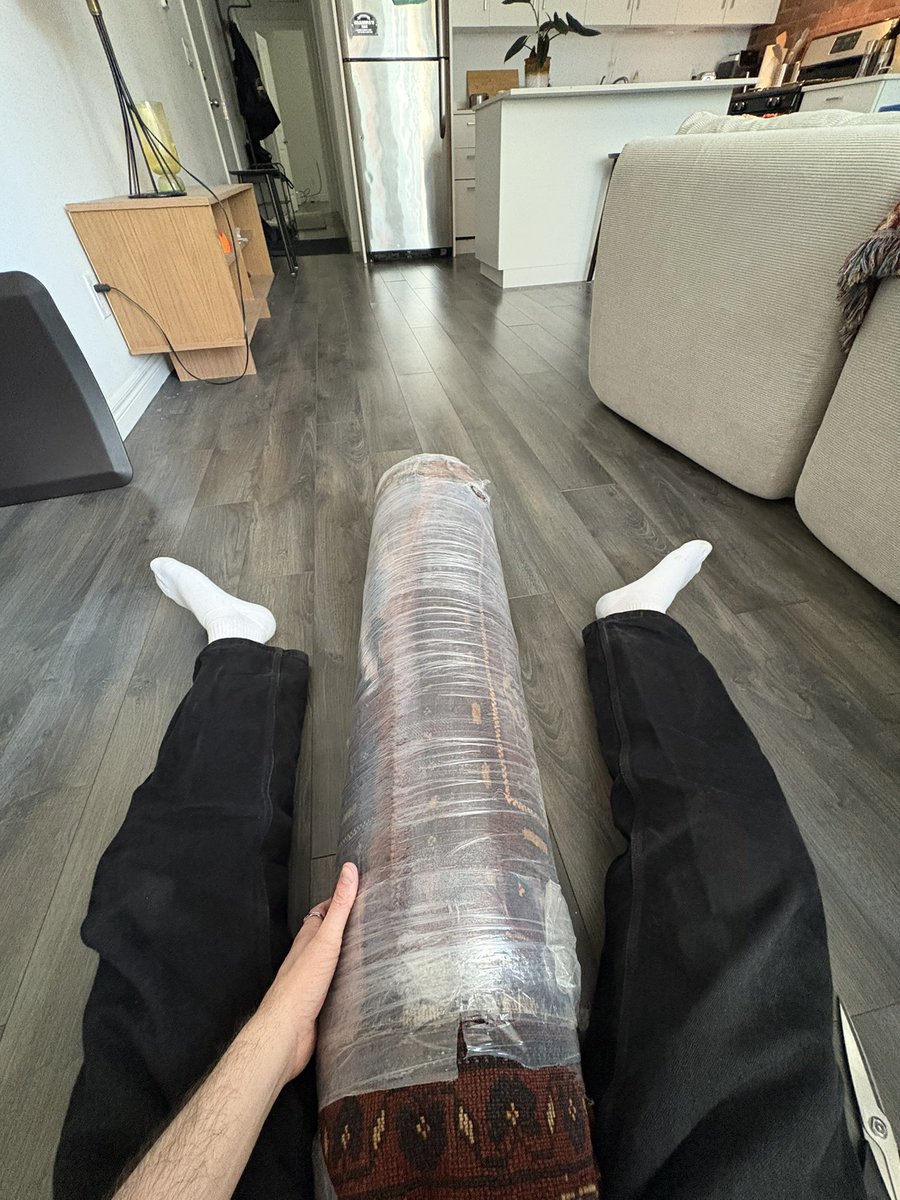 bigmanroan's tweet photo. New rug https://t.co/dIvQq7yXSJ