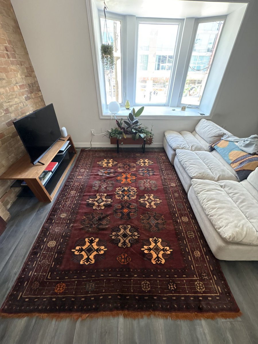 bigmanroan's tweet photo. New rug https://t.co/dIvQq7yXSJ