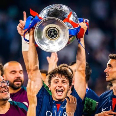 goncalo_diass17's tweet photo. “Mãe, o teu filho é Bi-Campeão da Europa.” https://t.co/qWYDNNeHHd
