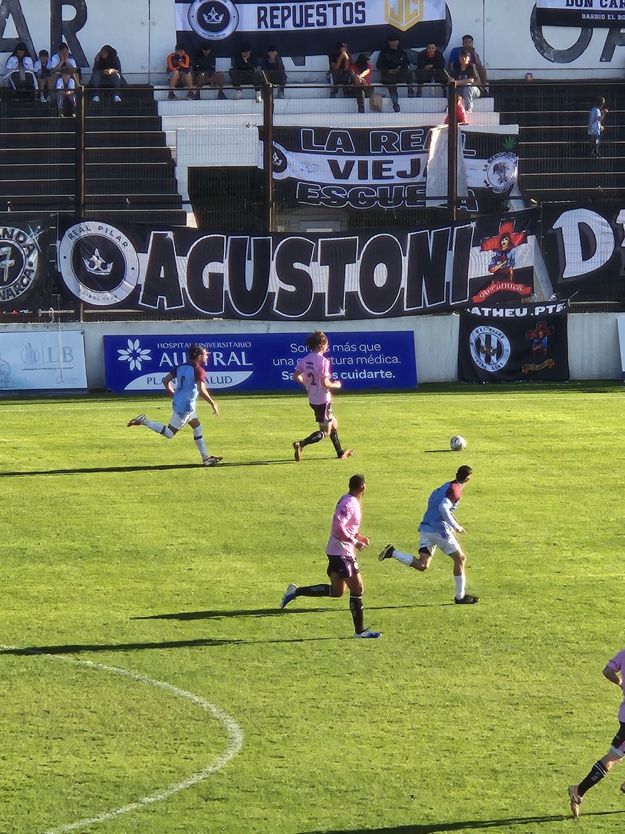MultideportesOK's tweet photo. 🔚 Final del partido en el estadio 🏟️ Carlos Barraza, #RealPilar venció a #UaiUrquiza por 2 a 1. Los goles para el local ⚽ Crocco y Mancini, y el descuento de la visita a través de Asprea.

#PrimeraBMetro https://t.co/iC73wFTsyM