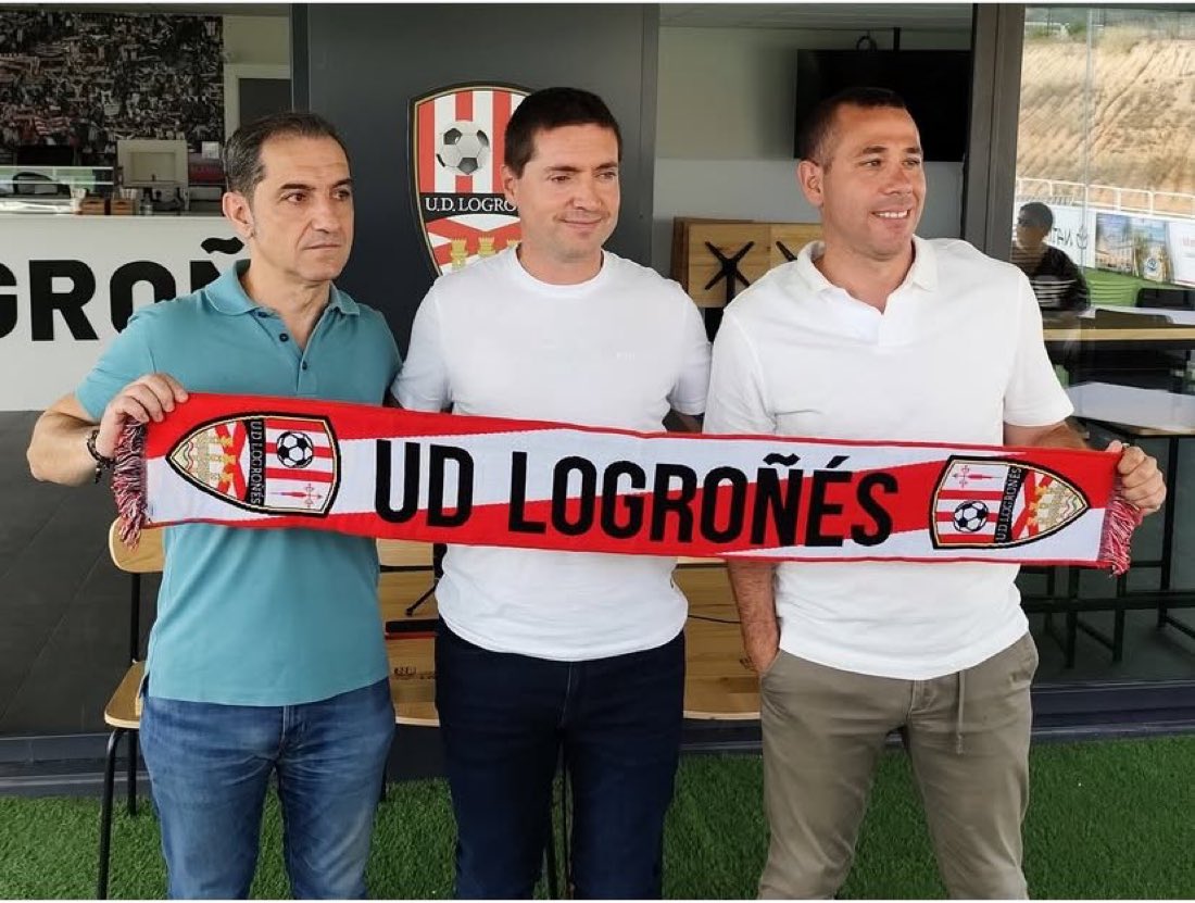 GolSinVAR's tweet photo. Tener a @quiqueGA_ es sinónimo de éxito y de trabajo. 

2024/25: Director Deportivo del @TeruelCd. Acaba ascendiendo a Primera Federación. 

2025/26: Director Deportivo de la @UDLogrones. Inicia la temporada y en marzo recibe la llamada del @RealZaragoza, el único equipo al que no podía decirle que no. Acaba ascendiendo la UDL a Primera Federación. 

2026/27: Empieza su etapa (ya iniciada en marzo) con el Real Zaragoza. Lo demás, que lo diga el tiempo.