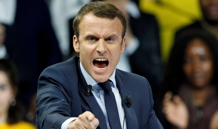 MeurgeyPatrick's tweet photo. C'est plus fort que lui 🤮 🤮Il faut que l'opportuniste faux-cul marseillais @macron la ramène après la victoire du @PSG_inside . Ce type est indécent. Affligeant🤮🤮🤮⚽⚽⚽ https://t.co/Gvxsh8eN9D