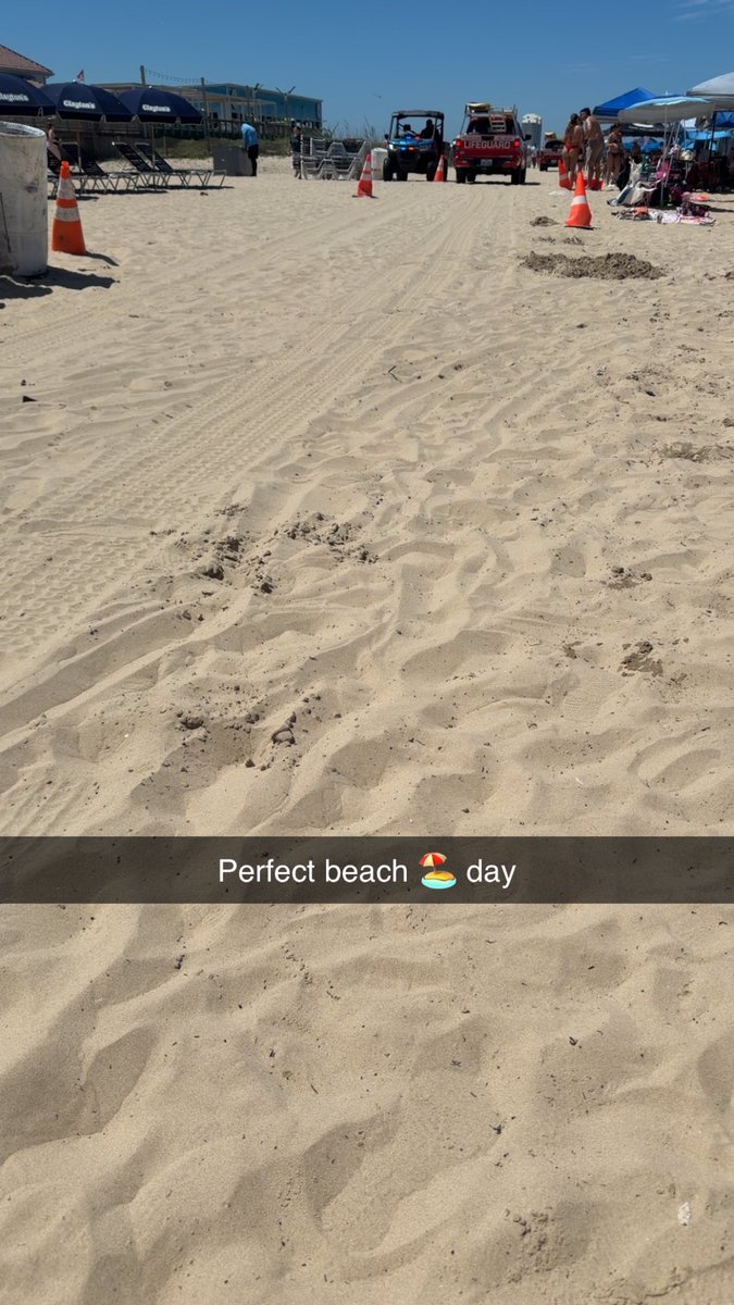 DaaChazz's tweet photo. Sun is out ☀️ 
My buns 🍑 are out 
Water is perfect 🌊 
Music is on 🔥 https://t.co/Zp4bjDjOIC