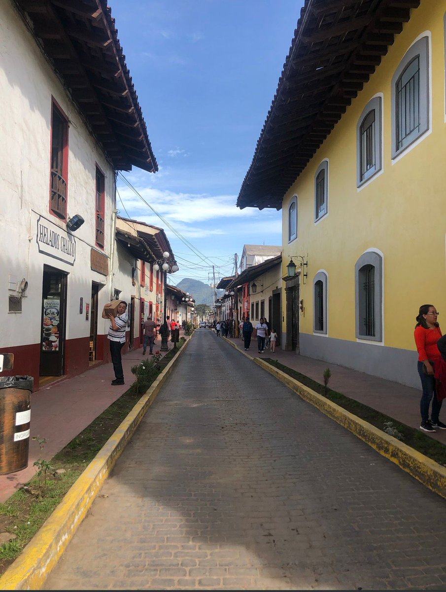 FOVISSSTEmx's tweet photo. El #FovisssteEnTuComunidad llegó al zócalo de Zacatlán, Puebla. 📍

Acercamos nuestros servicios y orientación a la derechohabiencia para resolver dudas y facilitar el acceso a los trámites y beneficios del FOVISSSTE.

Seguimos trabajando en territorio y cerca de la derechohabiencia. 

#FovisssteEsTuDerecho #Puebla