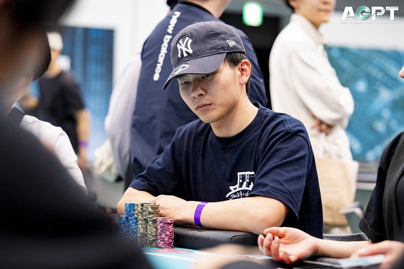 Luke_poker_oki's tweet photo. 初AGPTほぼアクション取らないでFT🤣
（全く実感わかん笑）
ショートで耐えて、一時期卓チップリーダーになるも、攻めるタイミングなかなかなく、ジリジリ減らしてショートで耐えまくり笑
ちゃんと勝ってるハンドでAI勝負してすべて勝ち、最後は伝統の一戦で敗北。
FTの写真映り悪くて草ww
#AGPT
#PR https://t.co/fbsim70M0m